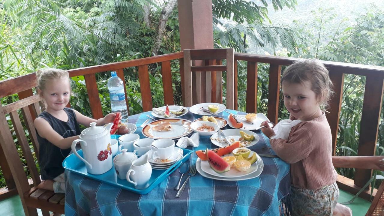 Felicity Inn Ella Extérieur photo